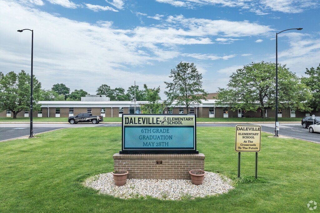 Daleville Elementary School niche has 567 students in grades K-6.