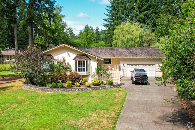 This Cream Colored Rambler Has A Charm That Sets It Apart In Sycamore.