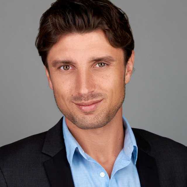 Agent Photo