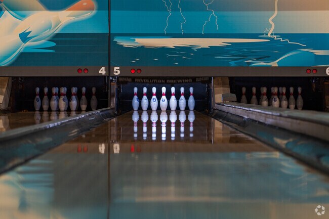 Middleton Sports Bowl offers 10 bowling lanes and is a local hang out for Sak's Woods residents.