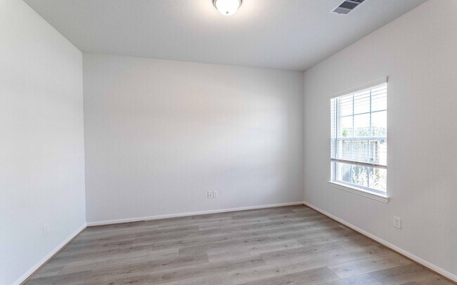 25039 Apricot Ct, Montgomery, TX 77316 - photo 2