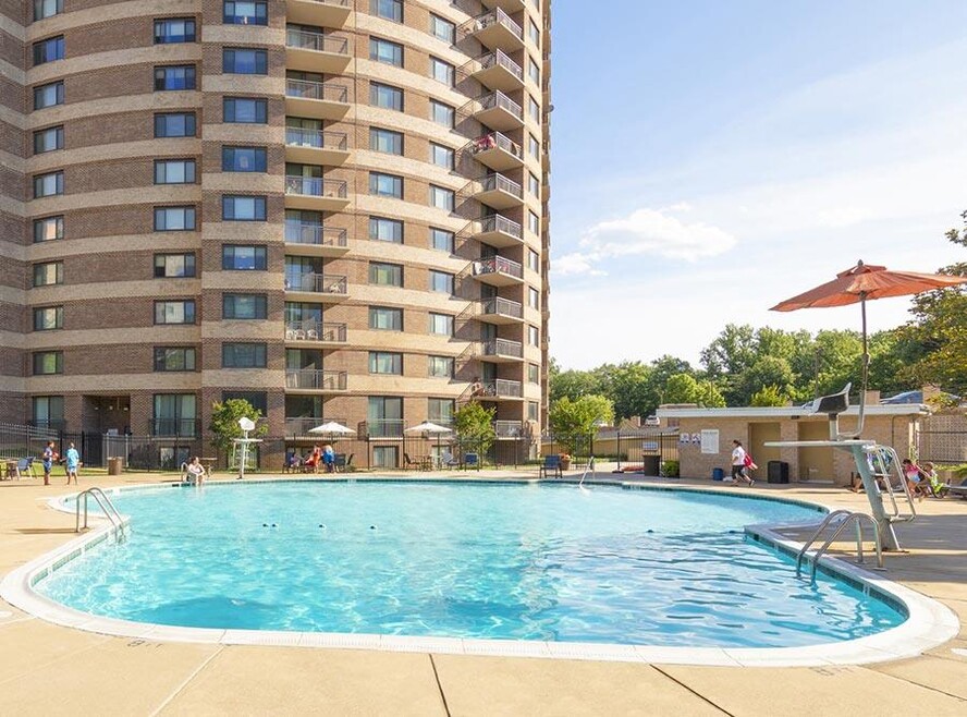 The Warwick Apartments, Silver Spring, MD 20902 - photo 1