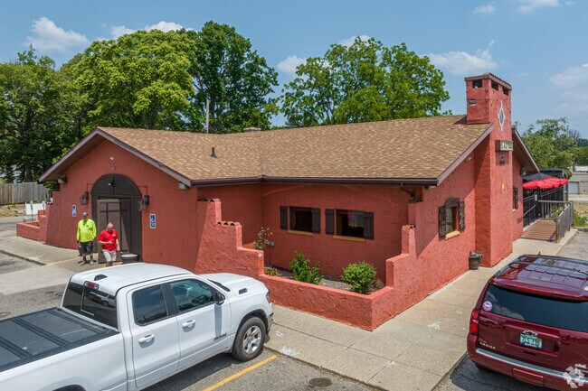 Great restaurants, located near Westside, include El Azteco.