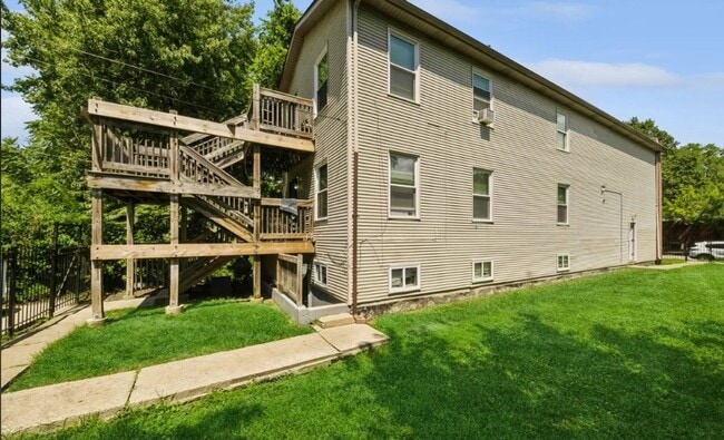 7808 S Greenwood Ave, Chicago, IL 60619 - photo 2