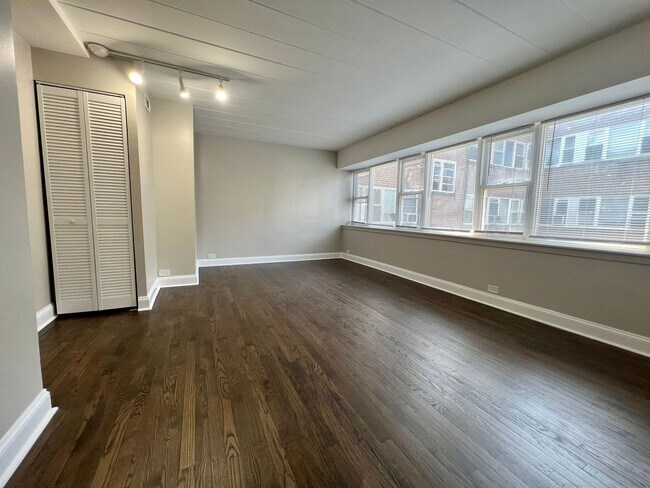 6021 N Fairfield Ave unit 6021, Chicago, IL 60659 - photo 5