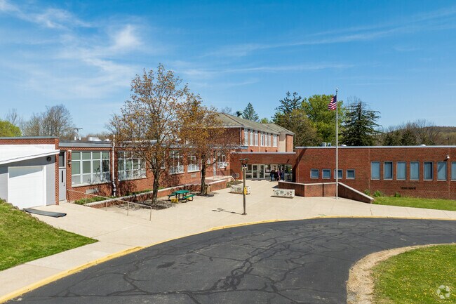 Great Meadows Regional Middle School has 646 students in grades K-8.