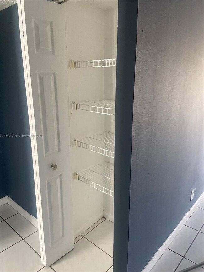 2421 NW 56th Ave Unit 2-201, Lauderhill, FL 33313