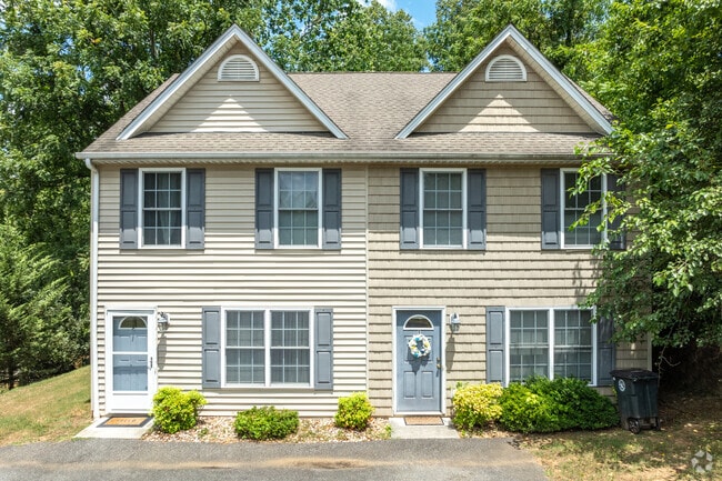 There are many great housing options in Tate Springs.