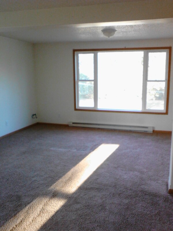 324 6th Ave SW unit 6, Valley City, ND 58072 - photo 2
