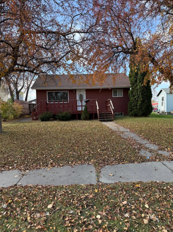 715 Dewey Ave N, Thief River Falls, MN 56701