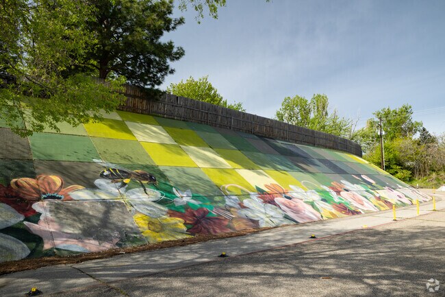 Central Rim has one of the most colorful entryways to the Boise River Greenbelt.