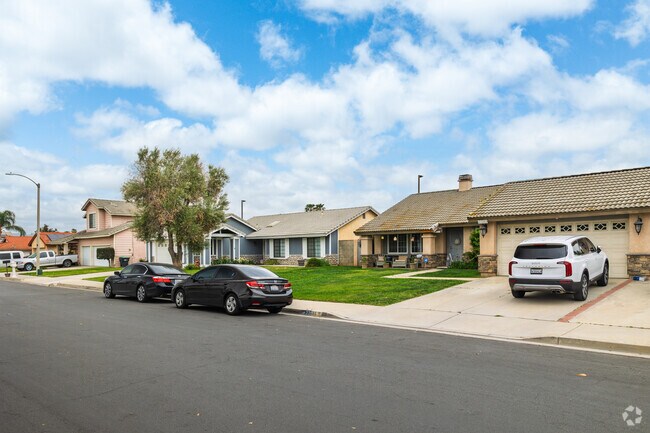 Ranch-style and Craftsman-inspired homes are popular in Creekside.