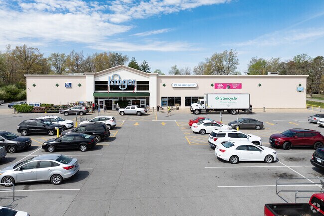 Enjoy deli favorites like sliced meats and hot entrees at Kroger Herrin.