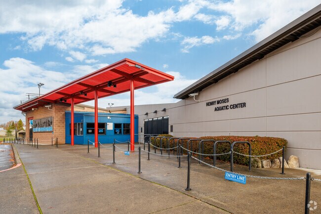 Cedar River Park features an aquatic center open seasonally.