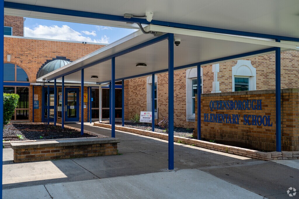Queensborough Elementary is centrally located in the residential neighborhood of Queensborough.