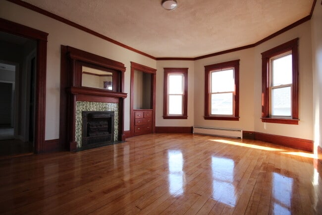 82 Green Hill Pkwy unit 3, Worcester, MA 01605 - photo 2