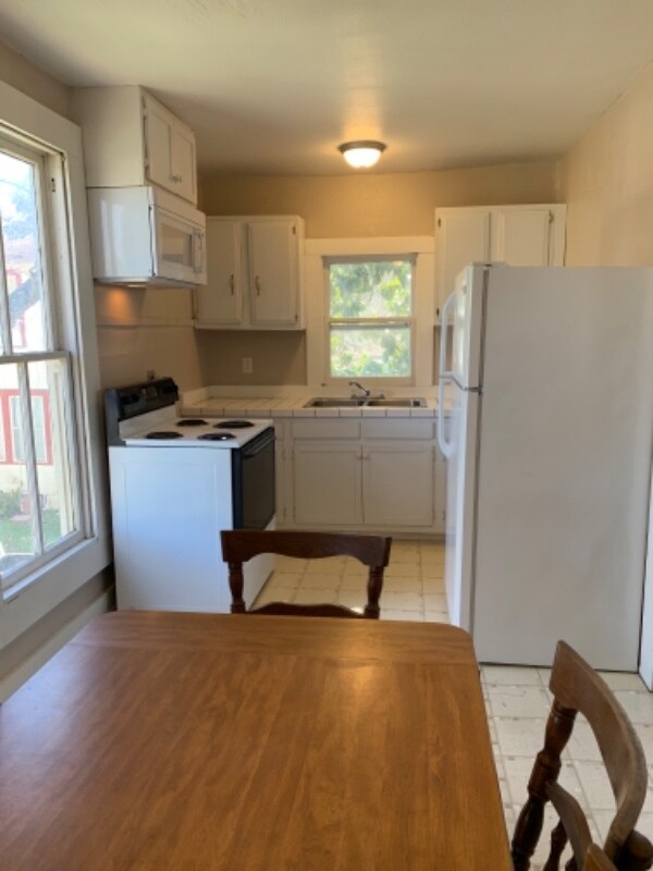 821 Live Oak St unit B, Columbus, TX 78934 - photo 3