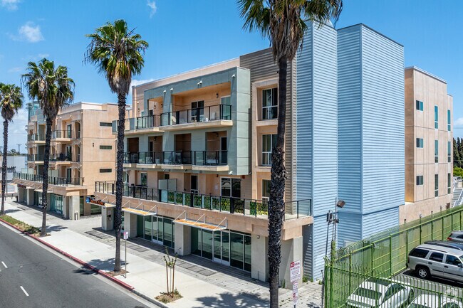 Modern condominiums are popular and have state of the art amenities in the Central neighborhood.