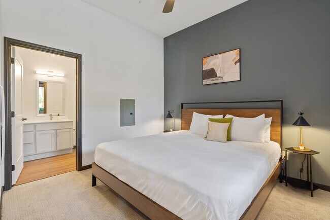 423 E Michigan St unit ID1026461P, Indianapolis, IN 46204 - photo 2