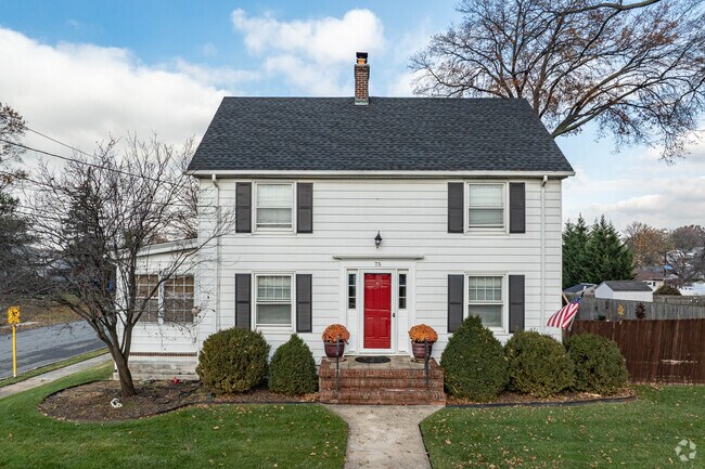 Well-maintained yards complement Sewaren’s modest, family-friendly homes.