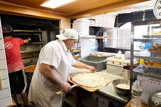 Louie & Ernie's Pizza prides itself on their freshly made pizzas, made in the classic NY way.
