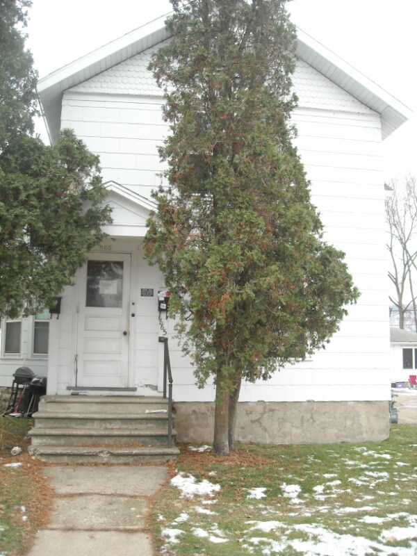 865 W 5th St, Winona, MN 55987