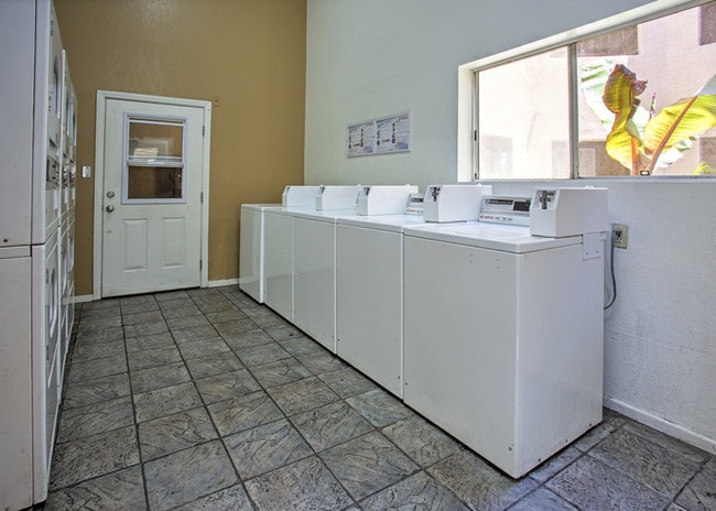 Paramount Villas, Paramount, CA 90723 - photo 6