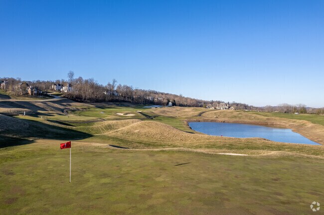 Newtown residents can join a golf league at Ivy Hills Country Club.