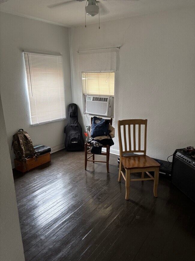 2107 16th St unit 1, Corpus Christi, TX 78404 - photo 4