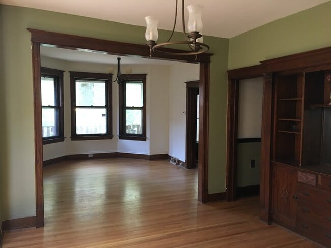 7228 N Rogers Ave, Chicago, IL 60645 - photo 6