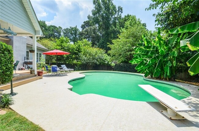 223 Windsong Ln SW, Lilburn, GA 30047 - photo 2