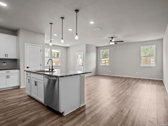 6530 Lowrie, San Antonio, TX 78239 - photo 2