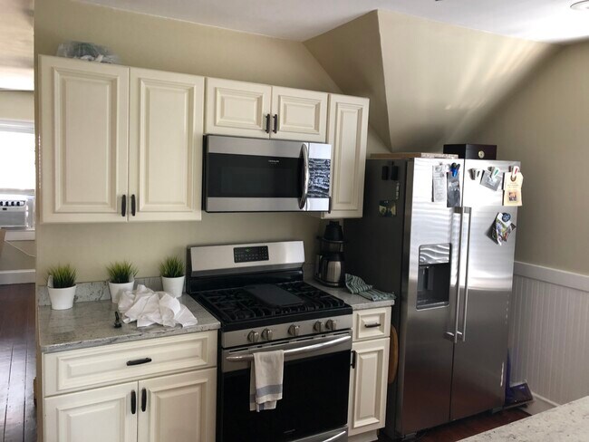 16 Tecumseh St unit 1 (First Floor, Providence, RI 02906 - photo 7