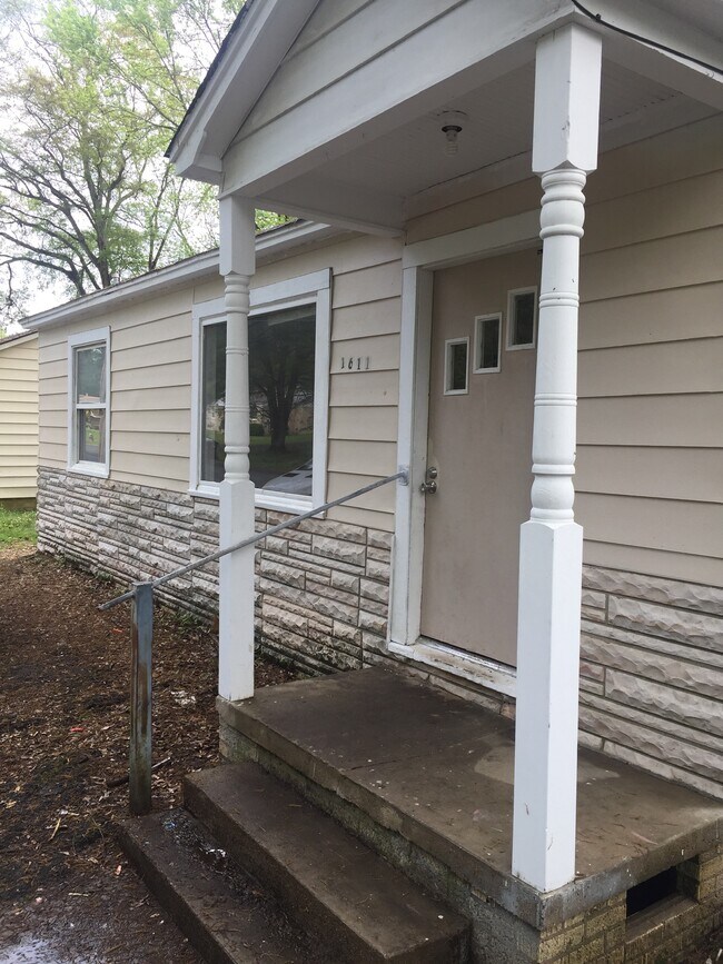 1611 E Sullenberger Ave, Malvern, AR 72104