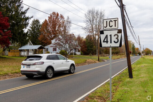 413 connects Buckingham to nearby neighborhoods and cities.
