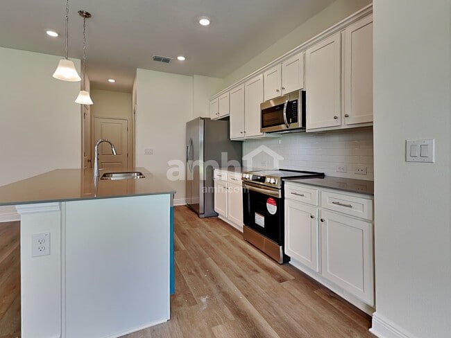 27189 St Andrews Ave, Wesley Chapel, FL 33544 - photo 3