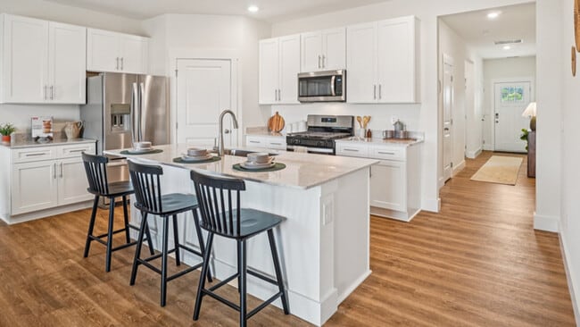 664 Saint Andrews Dr, Kingsport, TN 37664 - photo 2