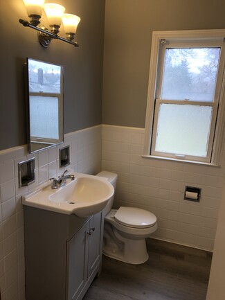 426 Clinton St Unit Upper, Wyandotte, MI 48192