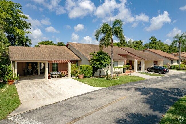 Cozy villas are an affordable housing option in the Buttonwood Hammocks neighborhood.