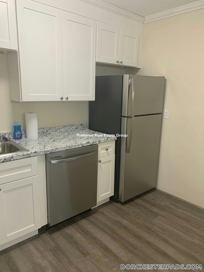 65 Nightingale St Unit 4L, Boston, MA 02124