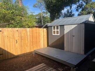 25 6th St Unit B, Shalimar, FL 32579