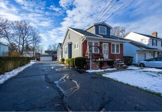 1592 Biltmore Rd, Lyndhurst, OH 44124