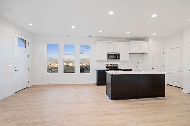 11321 S Offshore Way, South Jordan, UT 84009 - photo 4