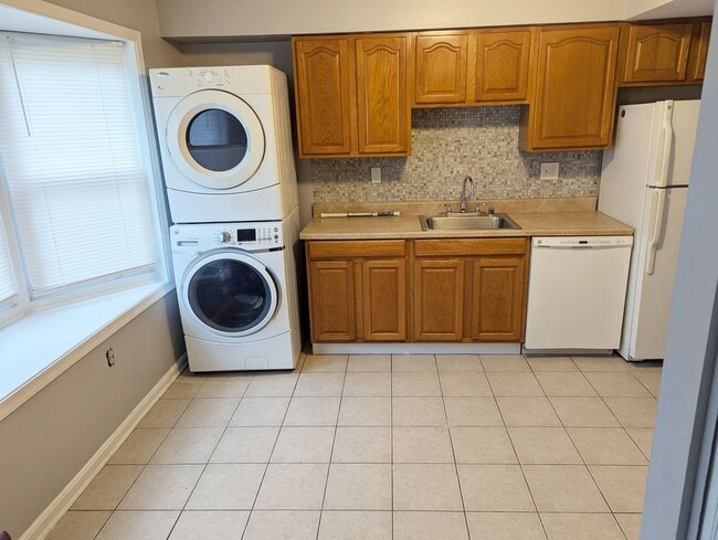 2219 Anvil Ln, Temple Hills, MD 20748 - photo 2