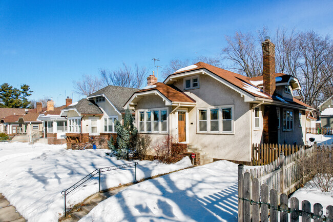 Find one-story, cottage style homes in the Hawthorn neighborhood.