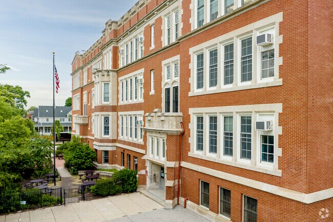 Belding Elementary is a charming school in the Old Irving Park neighborhood.