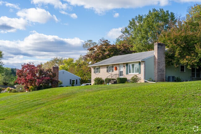 Big yards and small houses are preferred by many simple-living locals in North Londonderry.