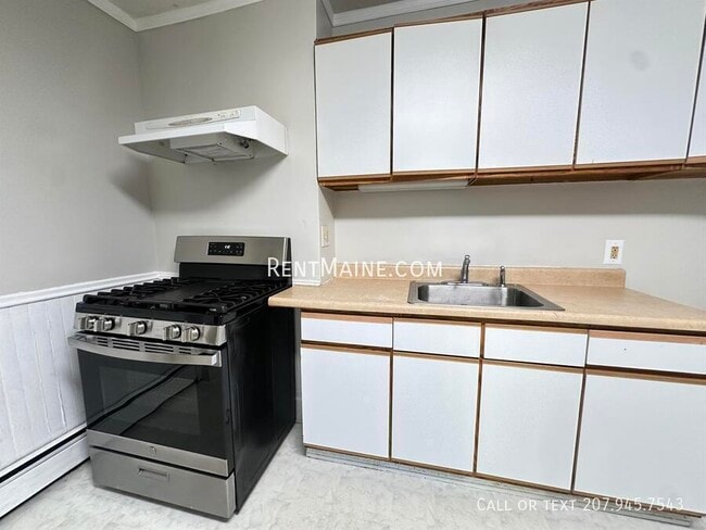 101 Sanford St unit A, Bangor, ME 04401 - photo 2