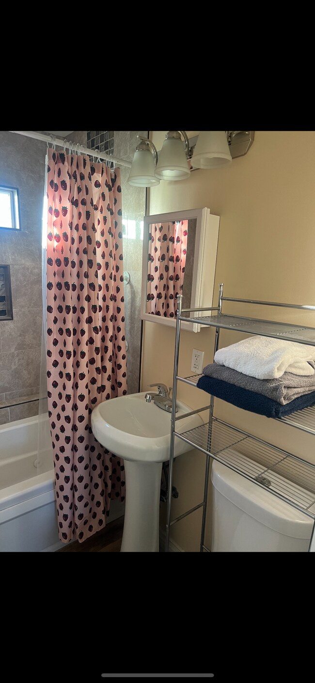 2400 Pine Ave unit A, Long Beach, CA 90806 - photo 7