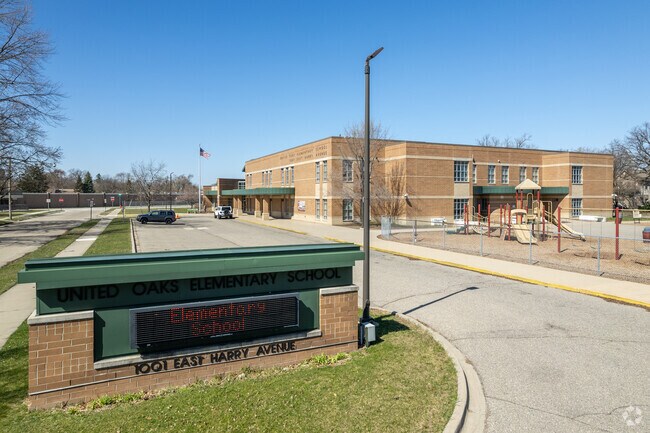 United Oaks Elementary School signage.